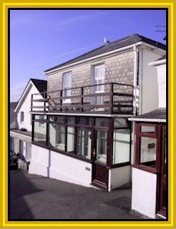 Ealing House - Located in Porthleven village area just 80 yards from the harbour.